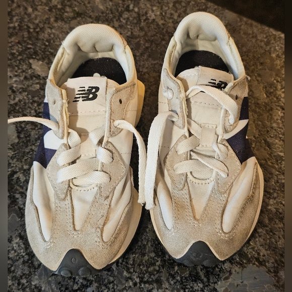 New Balance 327 Shoes Boys Size 11 White Suede Mesh Blue PS327FE Retro Running - Picture 2 of 15